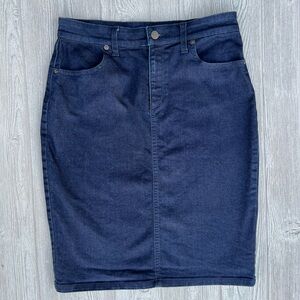 Banana Republic Factory Bermuda Knee Length Dark Indigo Denim Skirt Size 4